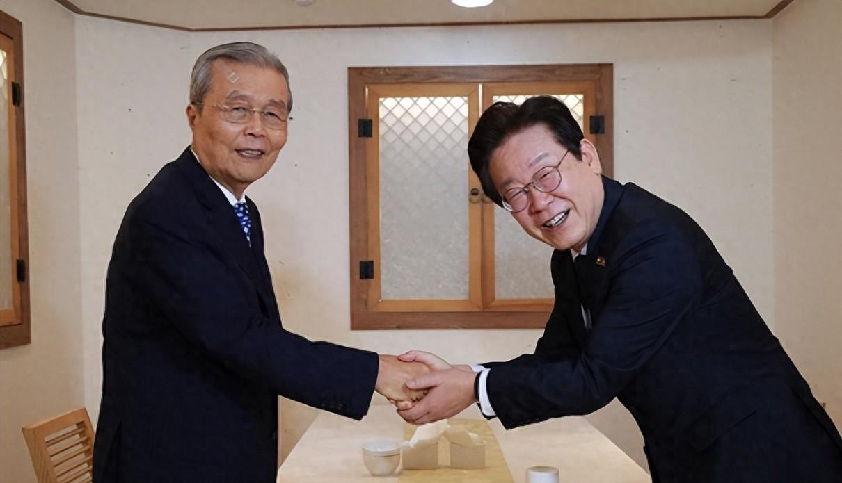 韩国政坛元老向李在明发出警示：当前美韩贸易谈判局势复杂，不能因贪图一时之利而贸然