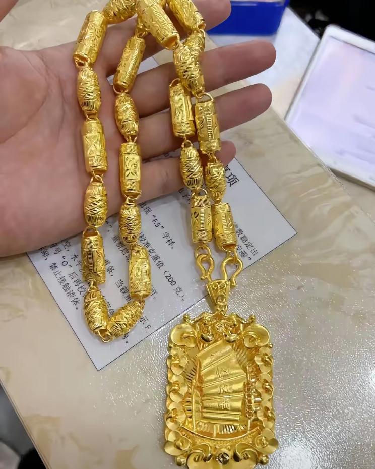“不见棺材不落泪！”浙江宁波，一男子看中29590元87克大金链子，抵扣掉47.