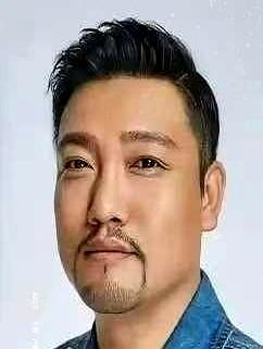 贾冰怎么也想不到，最该防的不是陌生人！一场私下饭局被偷拍视频曝光后才懂：人到中年