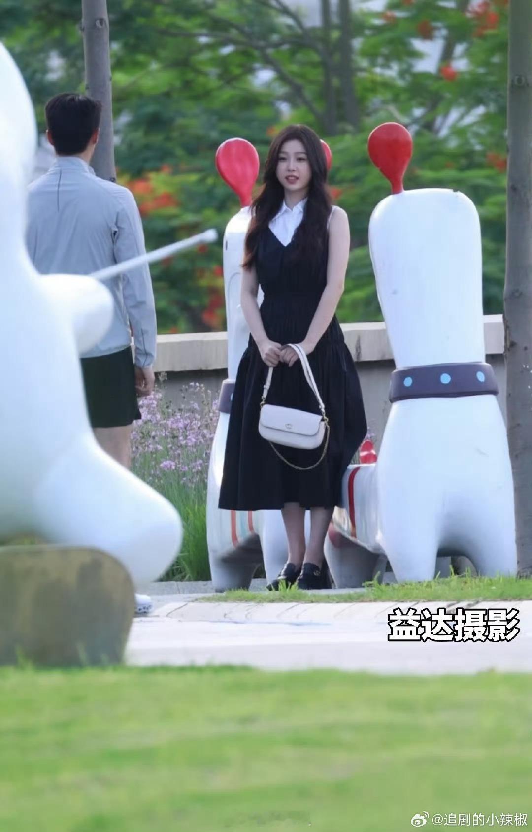 虞书欣赵露思最🆕生图路透，真是胖的胖死，瘦的瘦死…​​​
