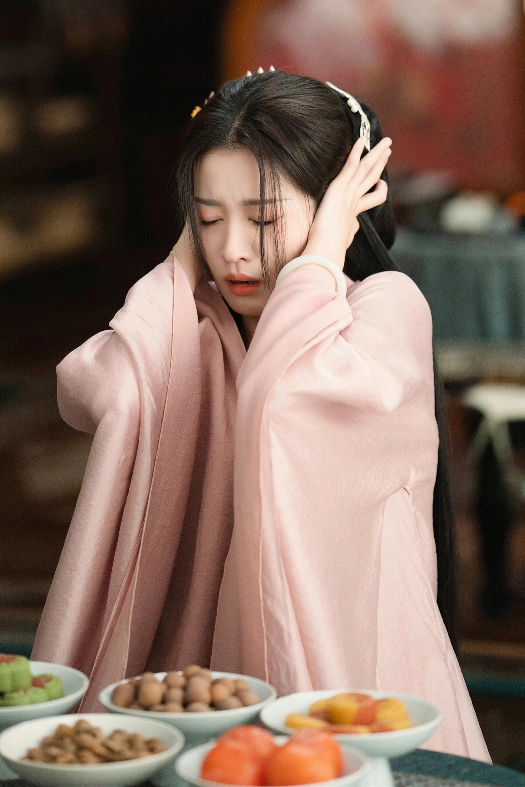 王楚然只贴三片黄瓜美成这样【王楚然】好想念这个又乖又萌的小粉兔子