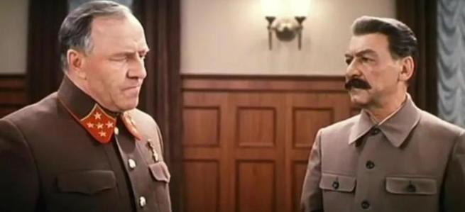 1941年，斯大林朱可夫吵爆发了剧烈的争吵，而就在两人“对战”正酣之际，斯大林的