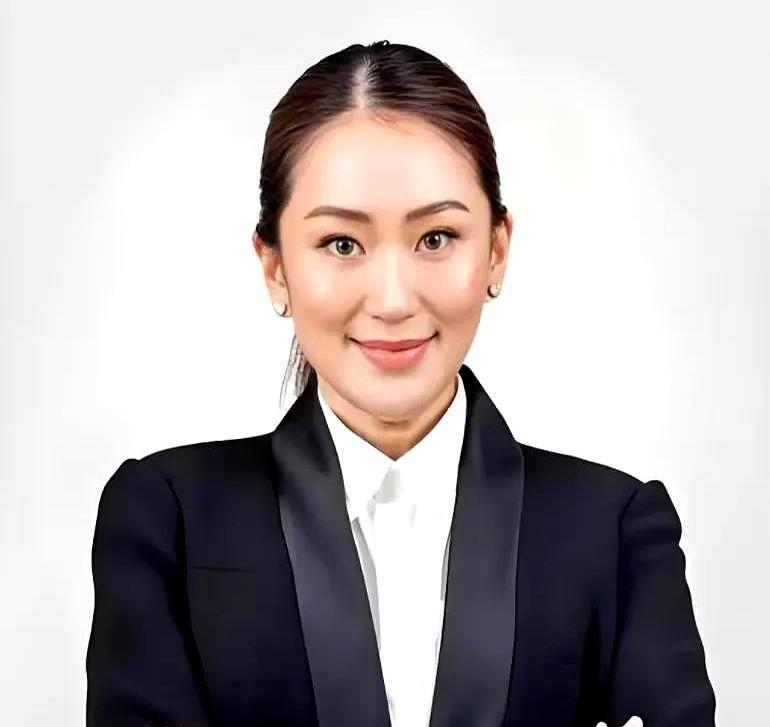 机票910块，落地一算账，心凉了半截。一碗船面60块，酒店比疫情前还贵三成，泰