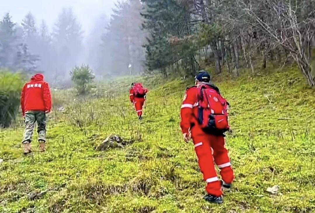 陕西：一年轻男子在穿越鳌太线的过程中失联！当地：还没找到人，已联系上家属！陕