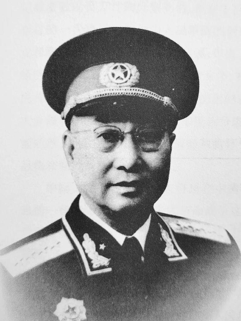 1955年全军评衔，陈赓被授予大将军衔。期间，毛主席见到陈赓，风趣说道：“怎么