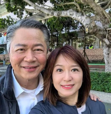 放弃高薪不亏？赖岳谦爱江山更爱美人！赖岳谦没去大陆高校。他留在台北，