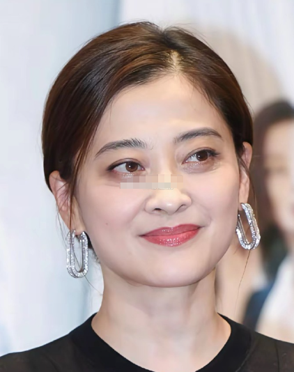 演员梅婷说：我曾经差点死过一次，38岁那年生第一胎时出了羊水栓塞的事。当时我的血