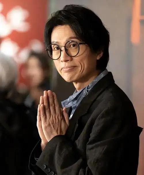 复旦大学陈果说：“任何男人和女人，只要他们是异性，只要在一起相处时间长了，他们就