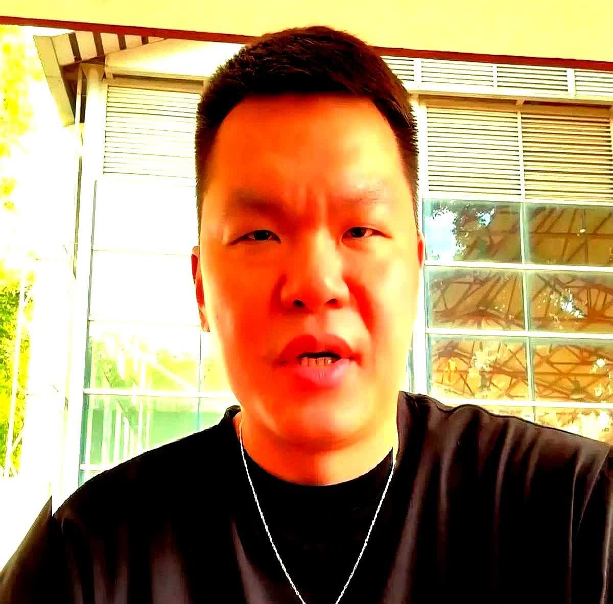 宏远把2米26的徐昕摆上货架，等于把最后一块遮羞布也扯掉。杜锋要跑轰，徐
