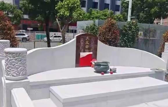 “深圳某小区内修坟墓”后续，结合当地人发的视频，我基本捋清楚了，整个事情的