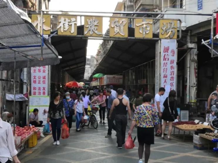 江门市水街农贸市场：百年市井的烟火记忆江门市水街农贸市场，承载着几代江门人的