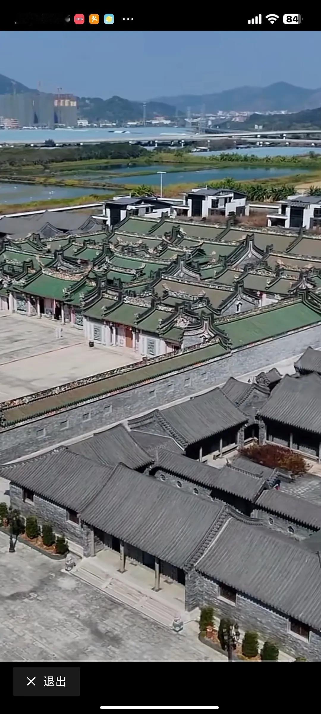 10亿打造的潮汕英之园，真的相当宏大精美。它是违章建筑，这没有争议。把它拆除，却