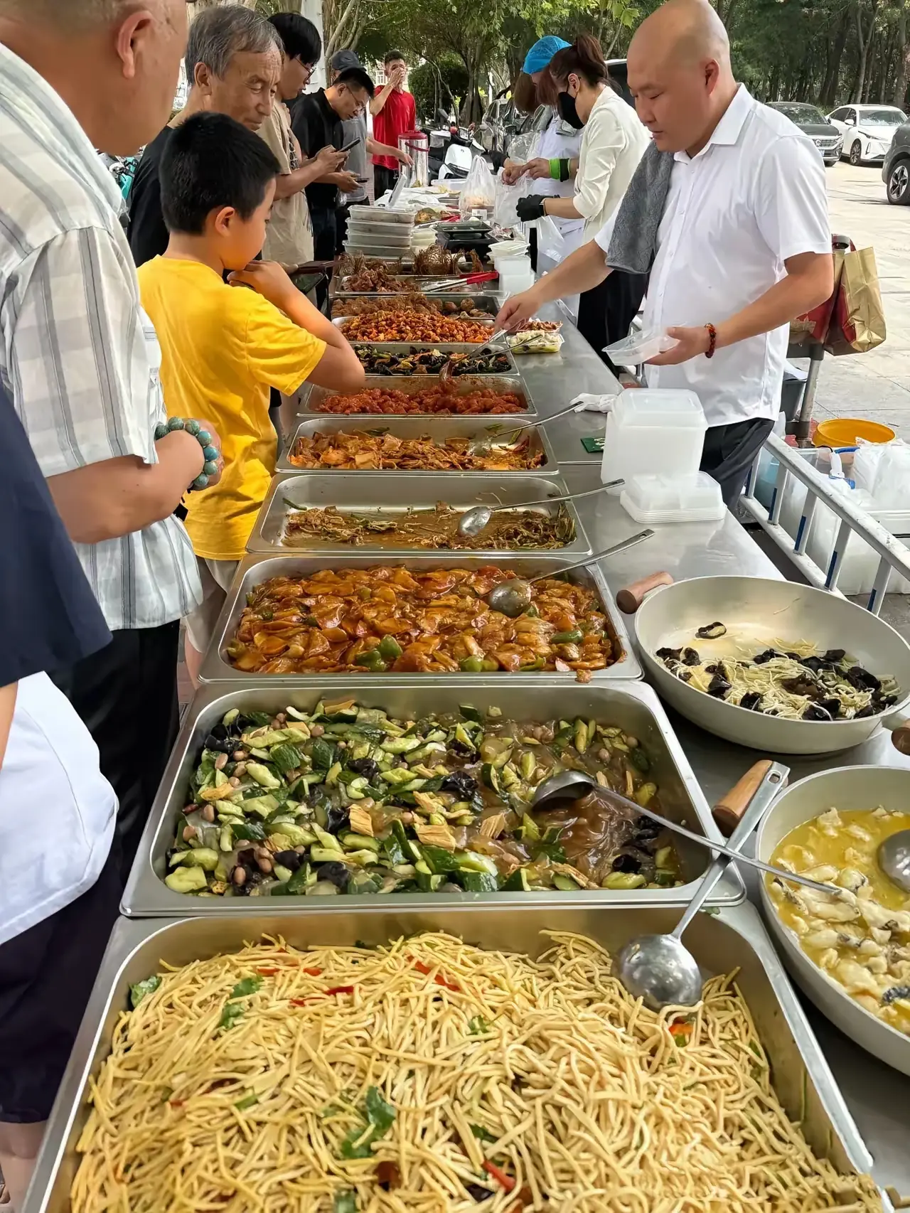 为什么石家庄的大酒店，都出来摆摊了？