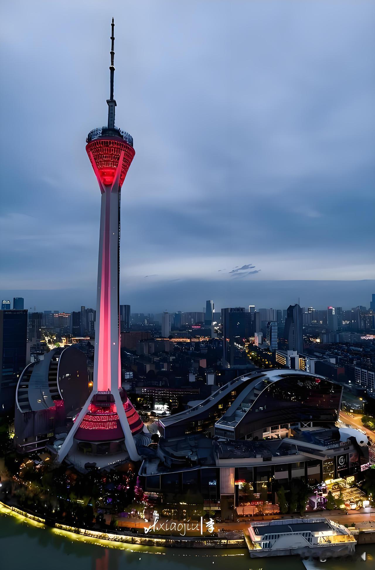 这绝对是条好消息…成都交警消息，2026年成都春节期间（含调休）连续25天不