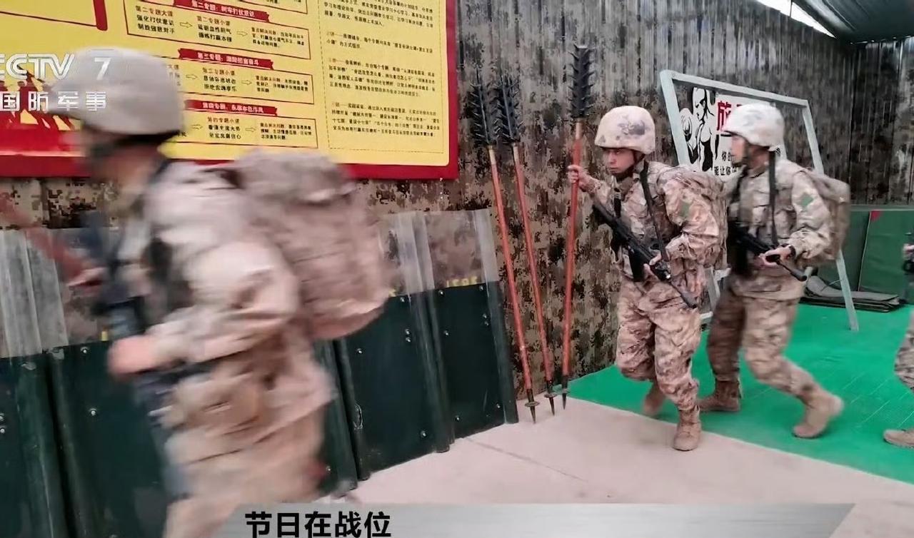 七班长过节送大礼，终于把狼牙棒给露了出来……这就是江湖传闻排在兵器谱第二名的狼