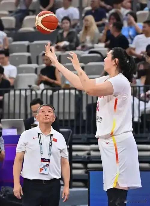 谣言来袭！近日，一条借女篮球员王思雨形象，由AI技术编造的视频在球迷圈中引发广泛