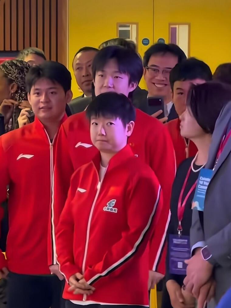 莎莎、小石头、头哥一起参加高校活动，这是真的让大家见识了板正有责任的一群孩子！