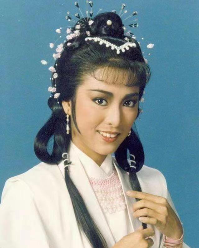 1980年，成龙对米雪说：“我们分手吧！你不要再纠缠我了。”米雪听后，悲痛欲绝，