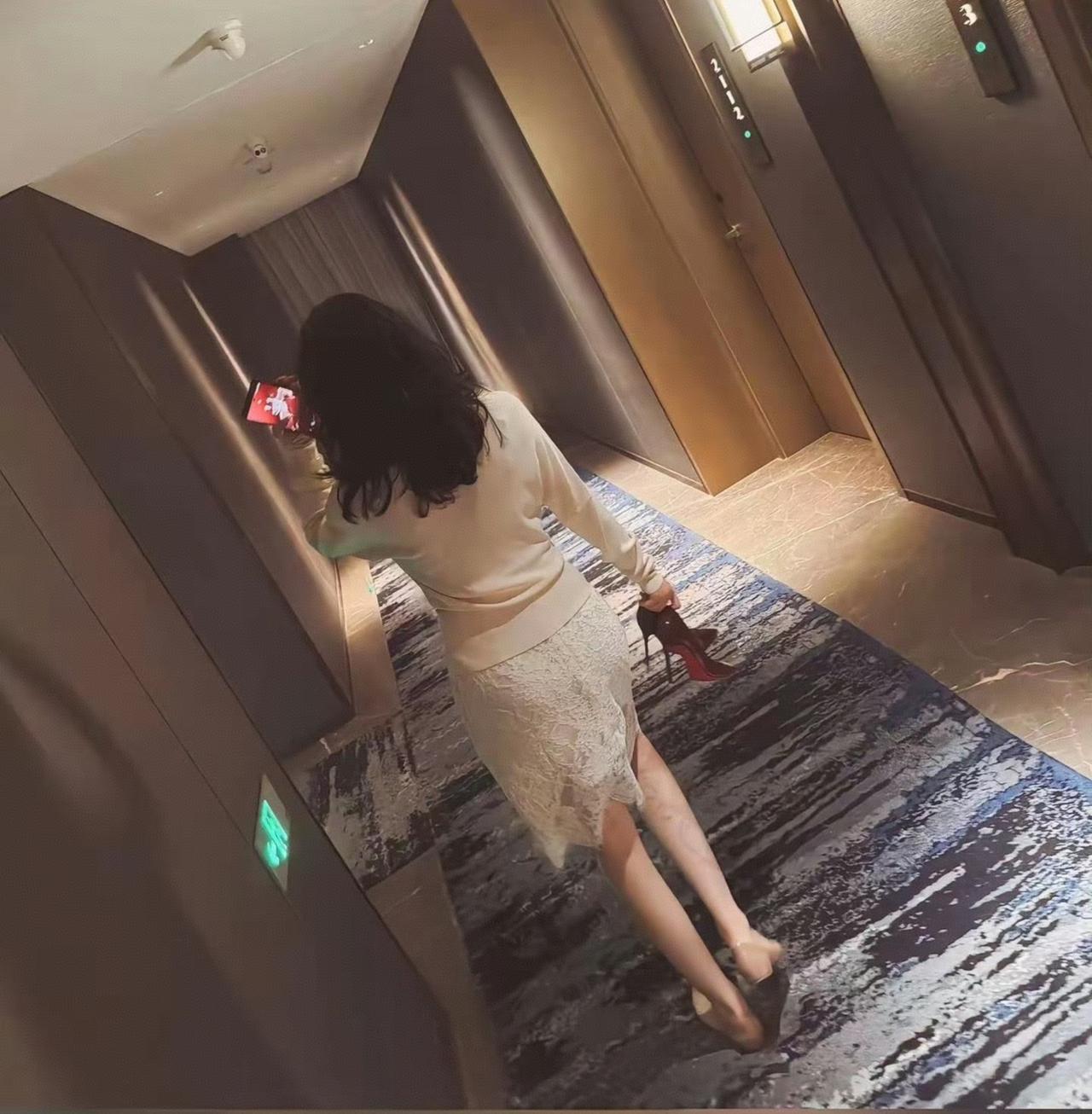 脚踩安稳，手提风情