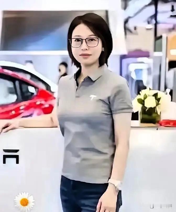 特斯拉女高管被小米挖走，消息一出，有人还在喊“雷总牛逼”，但我看到的，是雷军手里的刀终于落下来了。网