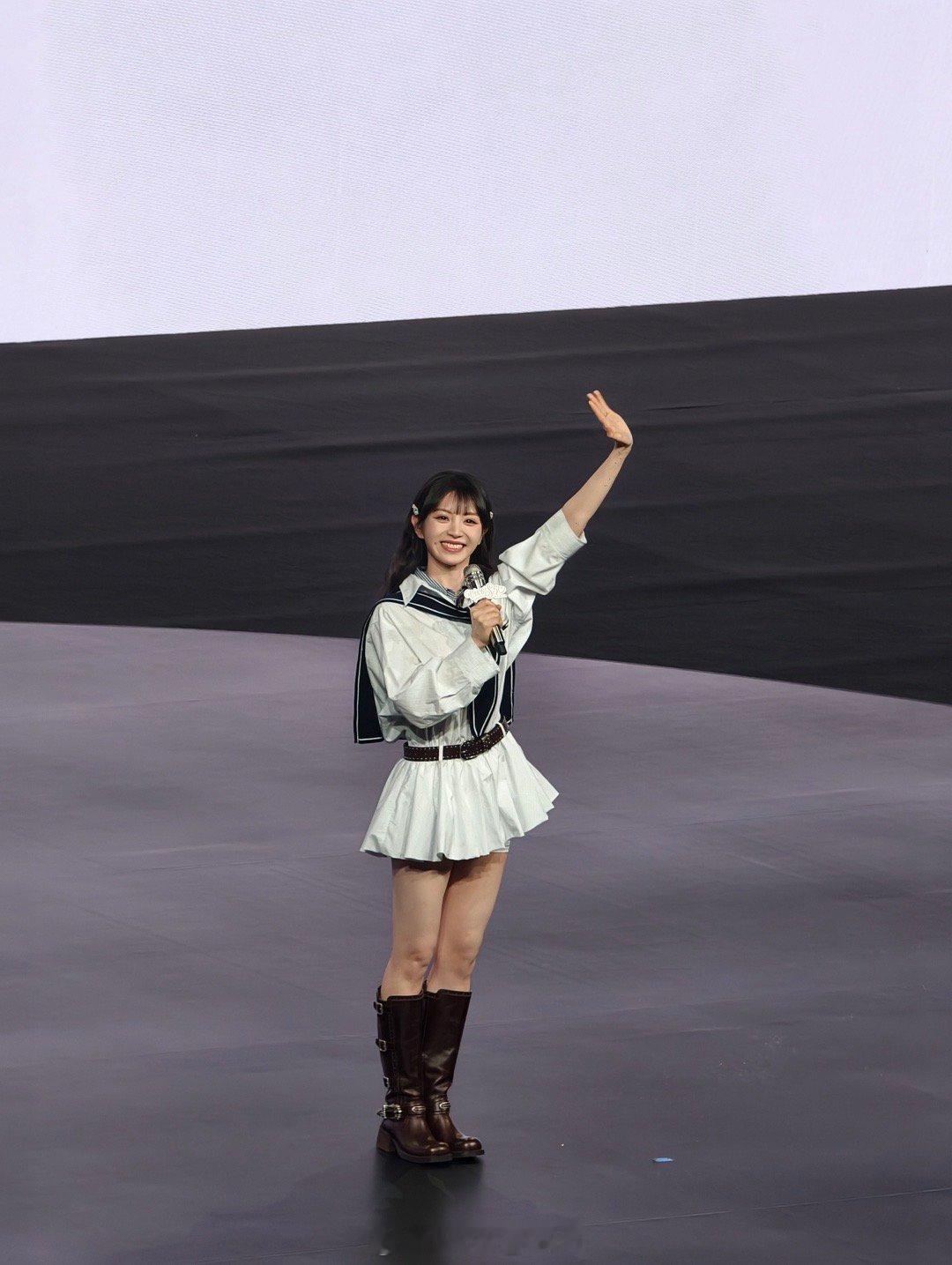 田曦薇跑步的神啊？你怎么知道我昨晚看到小田啦？也没什么好炫耀的啦，对吧你怎么知道