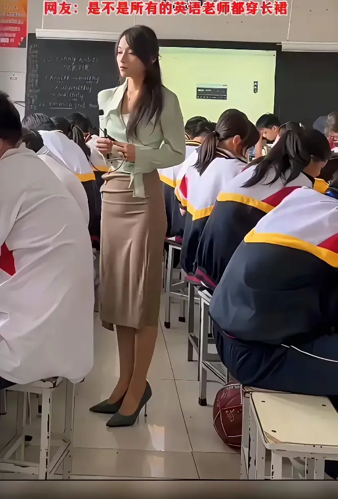 在学校，英语老师的穿着合适吗？