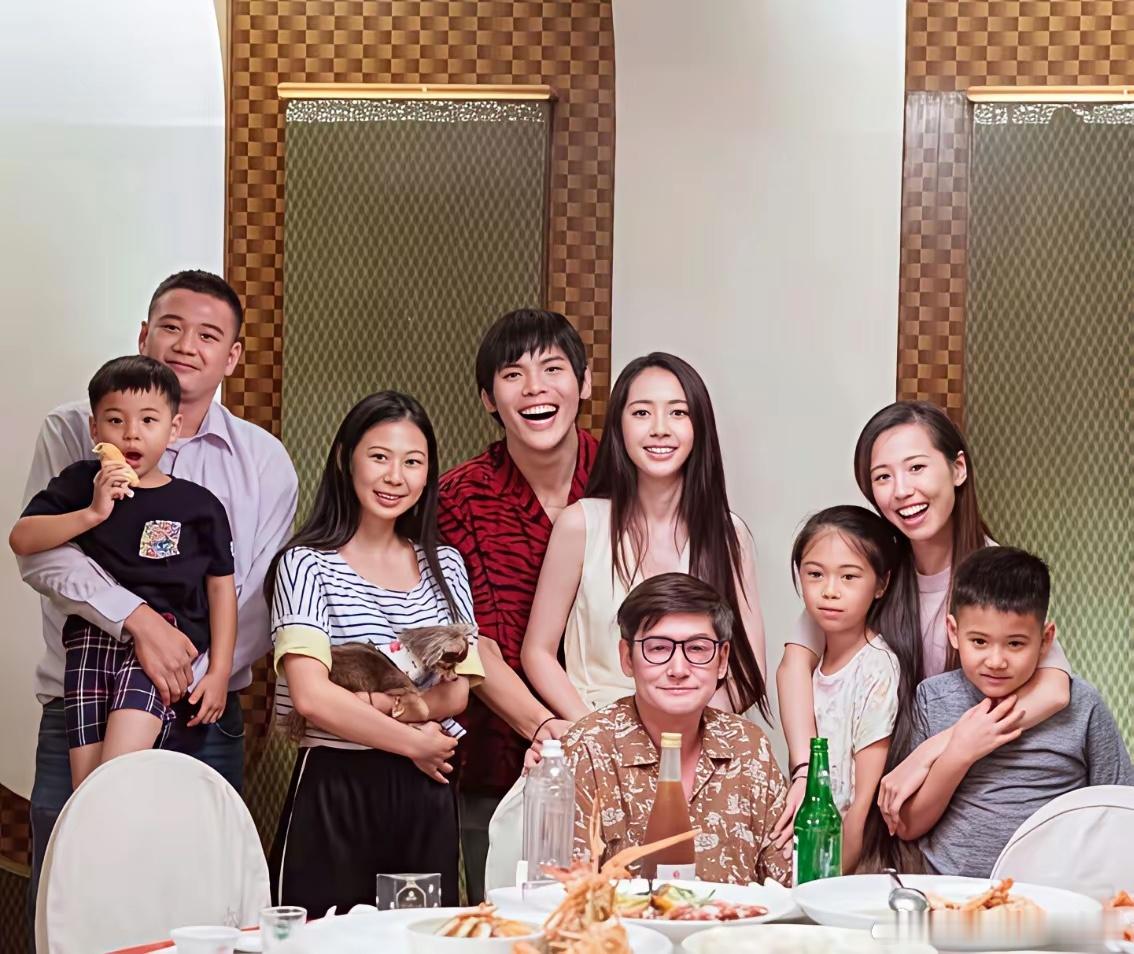 郭碧婷爸爸发文澄清：向太说的女儿要养娘家全部人的传闻！郭爸爸说自己三个女儿各有家