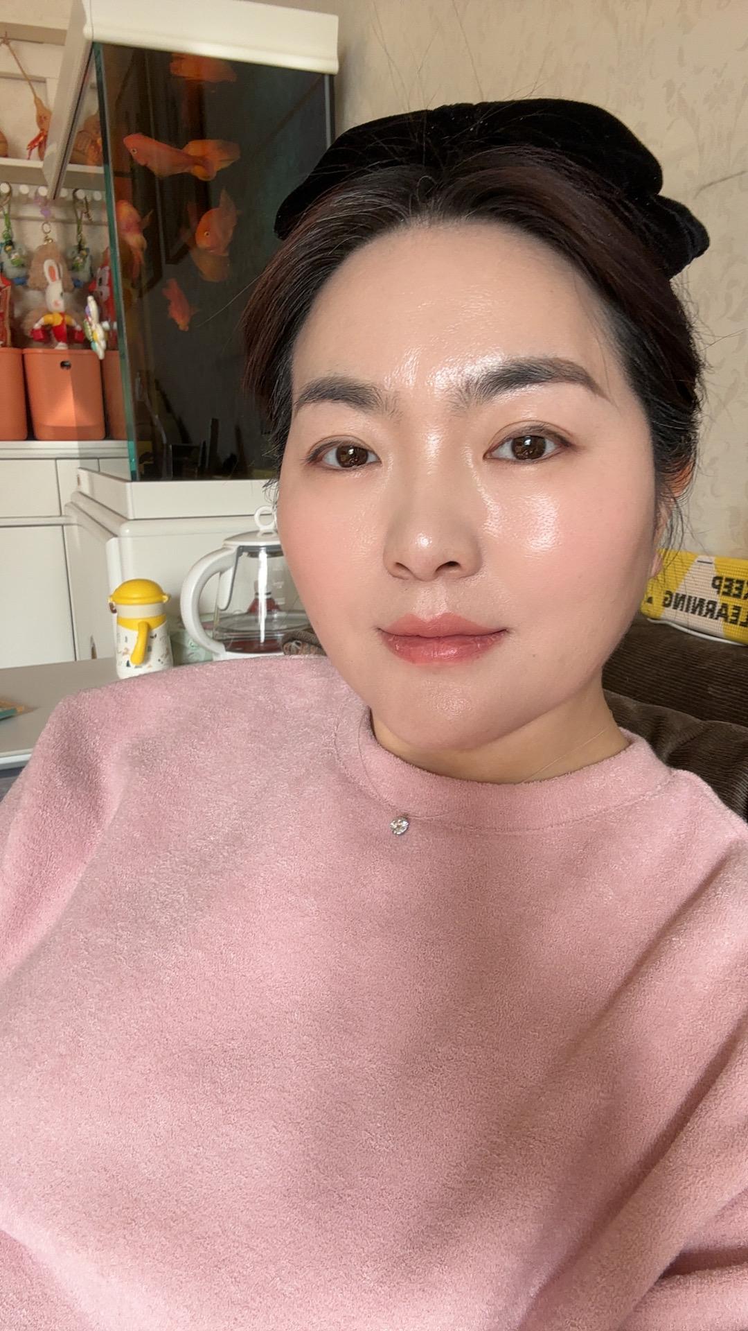 真实的自己。没有美颜，没有滤镜，没有瘦脸，没有特效…重新审视真实的自己...