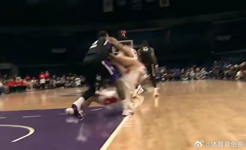 杨瀚森今日焦点：杨瀚森把对手打崩溃了——连中7球，让杰夫里斯心态失衡推倒杨瀚森