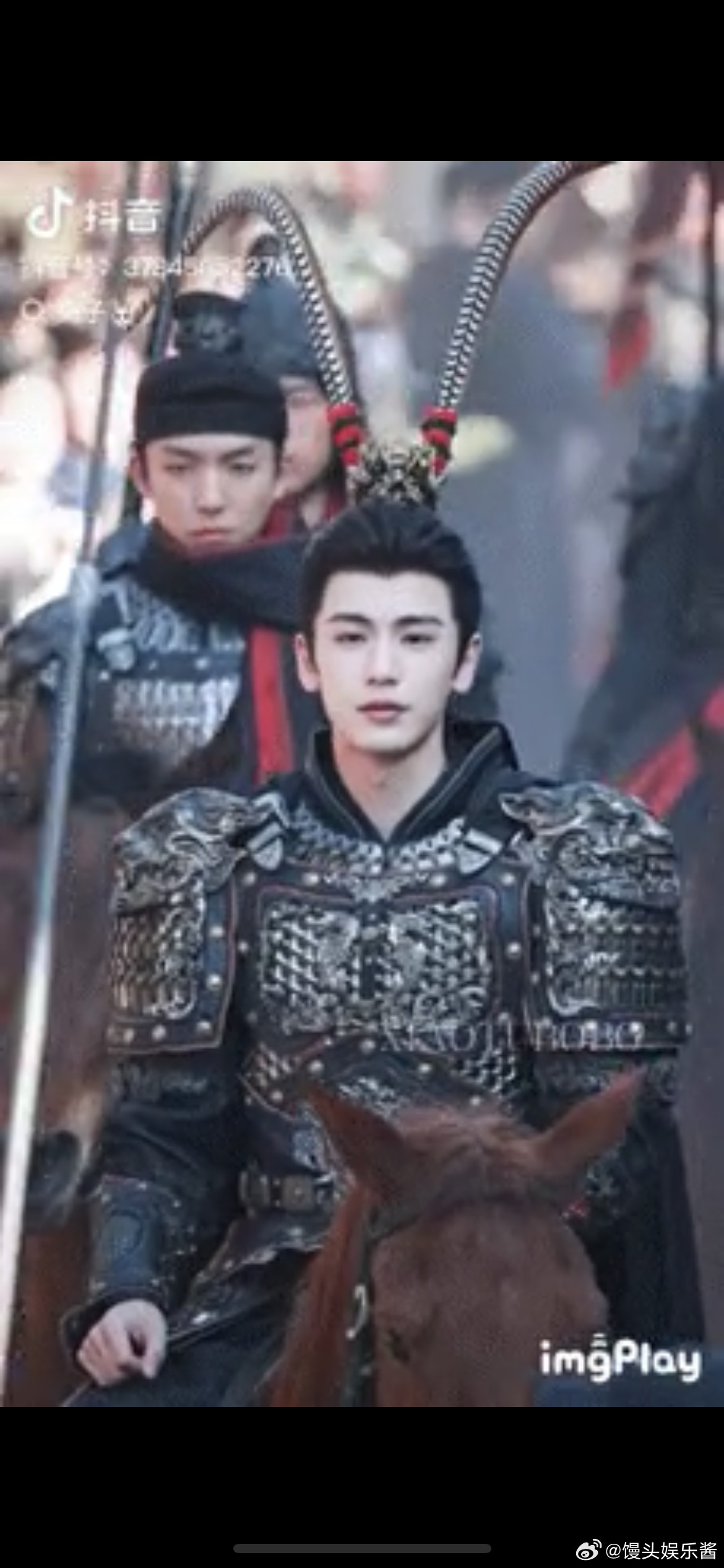 张凌赫将军造型被吐槽和化不化妆没什么关系，主要是这将军演得也太摇头晃脑矫揉造作了