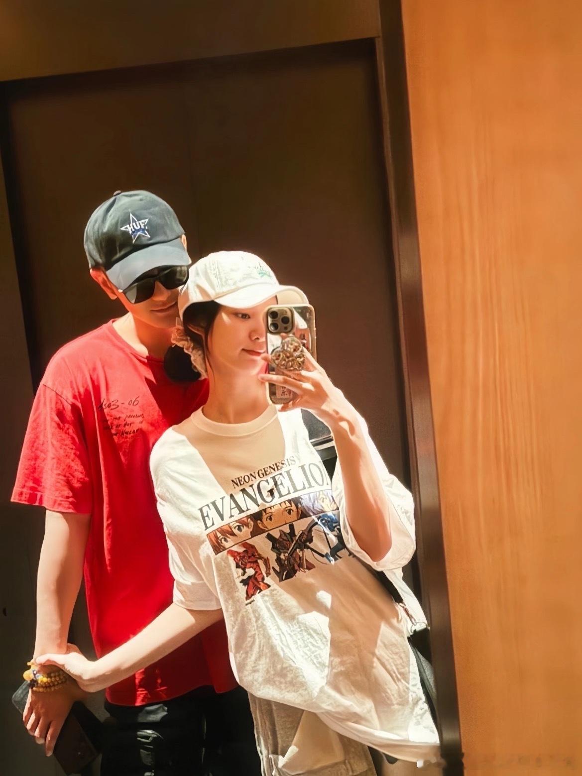 黄子韬指龟为丞不奇怪了不奇怪了，经常看这两口子直播的就知道黄子韬的脾气真是一点