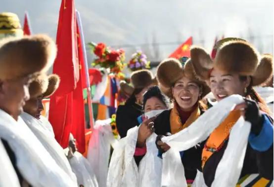 西藏的问题，唐朝整不明白，元朝整不明白，明朝也整不明白，但是硬是让清朝给整明白了