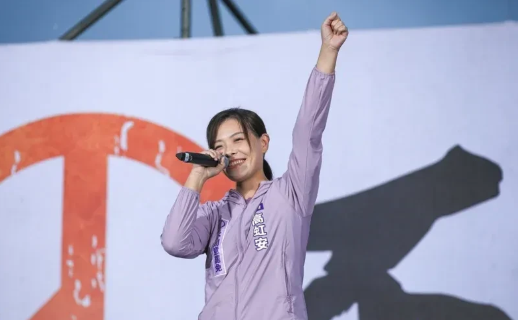全台湾省唯一行政首脑罢免案，新竹市长高虹安自行宣布罢免未通过。今天是民进党发