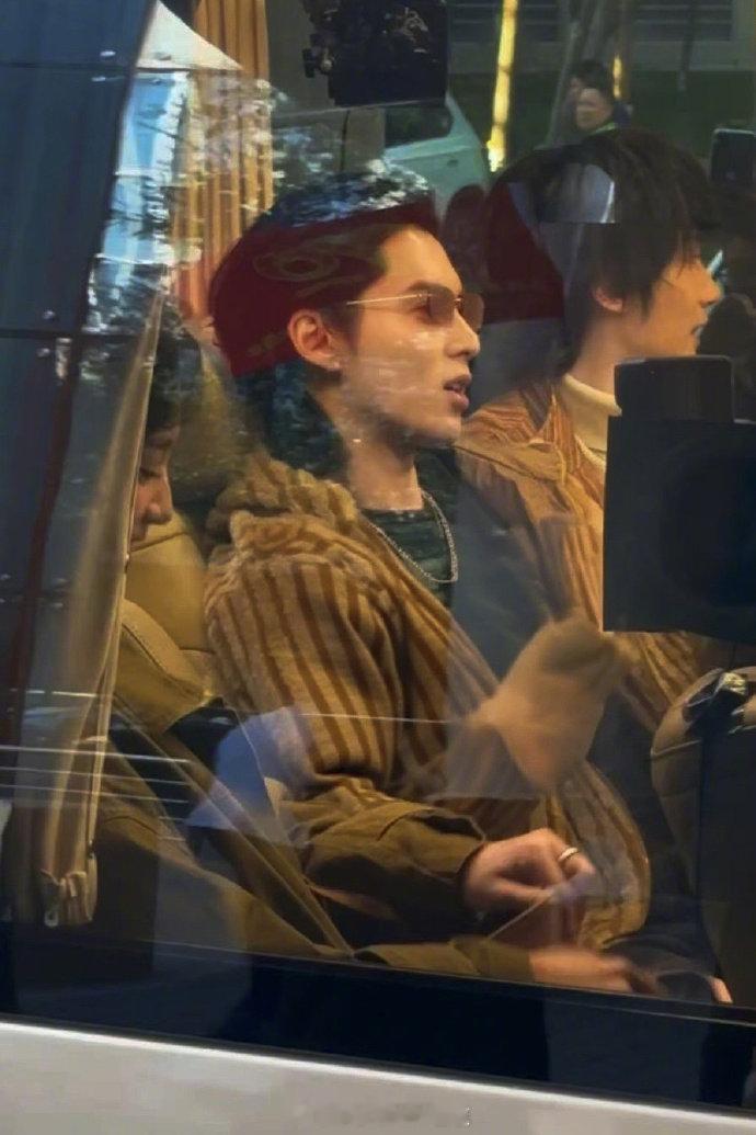 卧槽王鹤棣素颜帅成这样​​​​