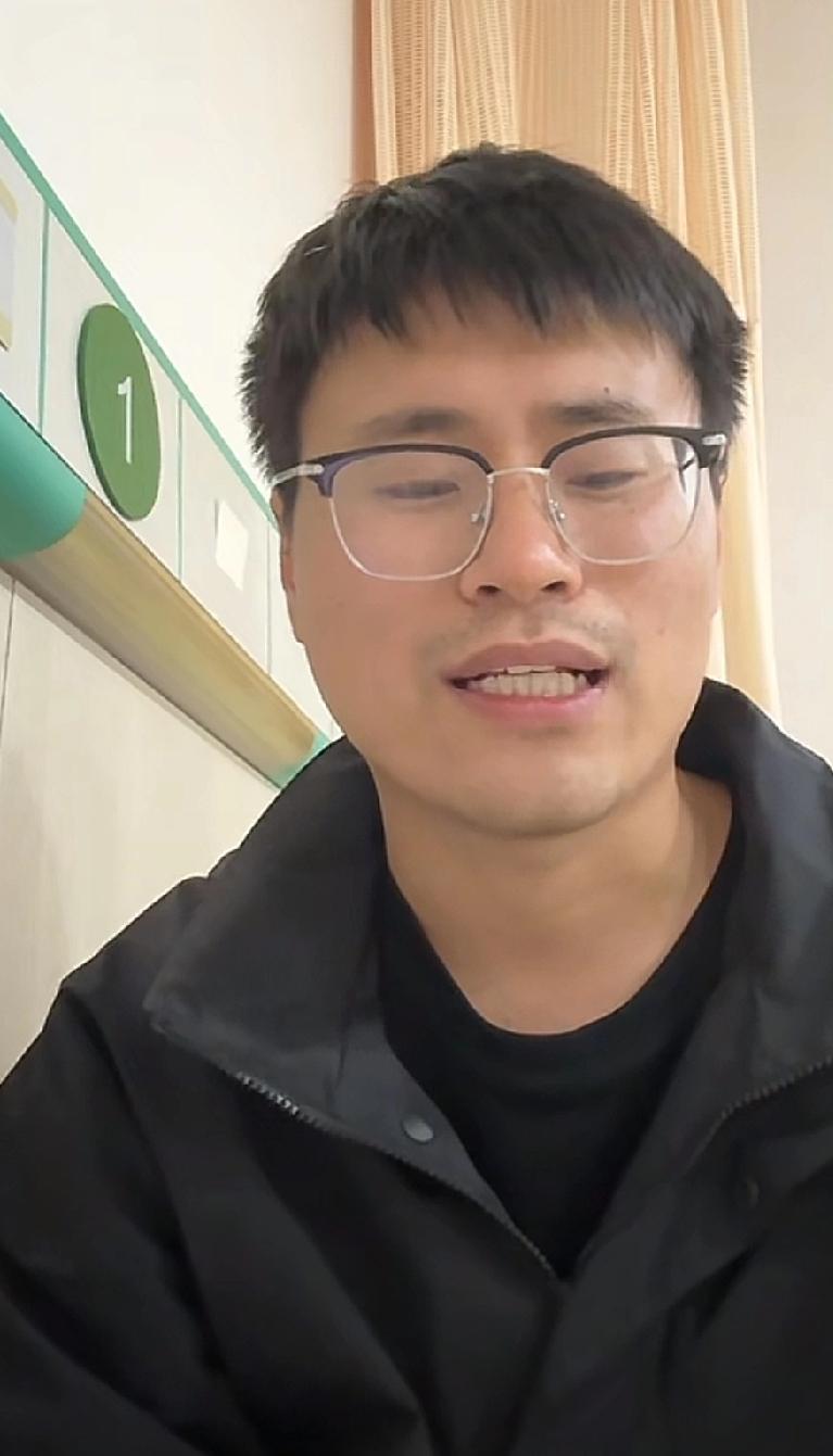 刚刚看到小女孩丁一的父亲发出的一段视频，表达了以下几层意思：1、小女孩身体无大