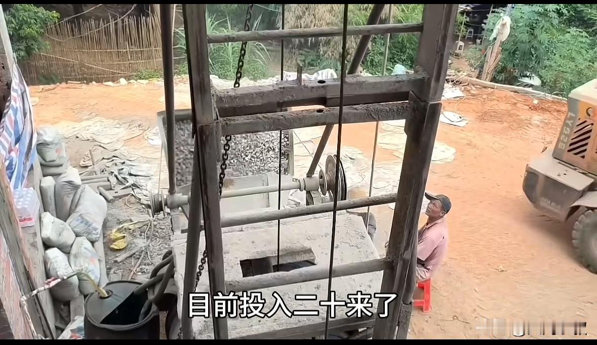 唐尚郡家的房子已经盖到了2楼，他透露已经花了20多万。这还没有装修，只是主体