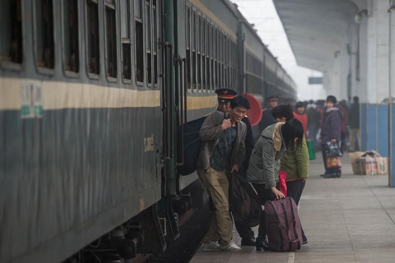 云南这起事儿可太有反转性了。原本大家都在为从起火车中救3人的男子点赞，结果却爆出