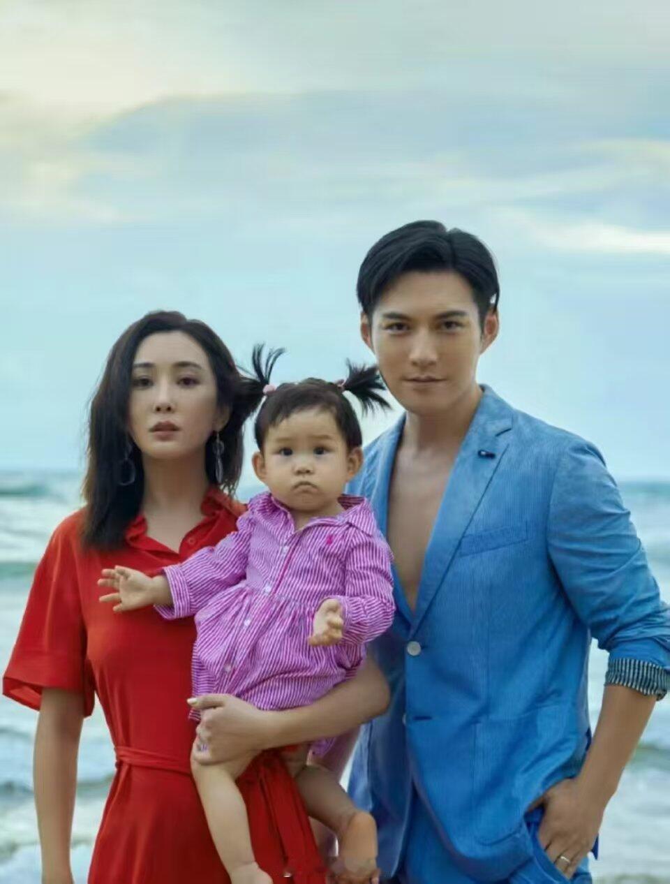 直观的感受到基因的强大。。。女儿没有遗传爸爸的大双大眼睛，完全随了妈妈，咱就是说