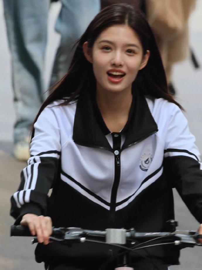 沈羽洁艾米现偶女主妆造，两个美萌的脸同时拍现偶女神来的不二之臣阿禅