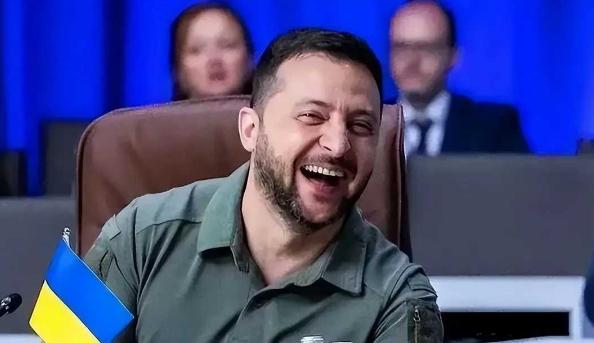 泽连斯基笑了，美国终于有求于他了！根据泽连斯基透露，乌克兰已经收到美国的请求