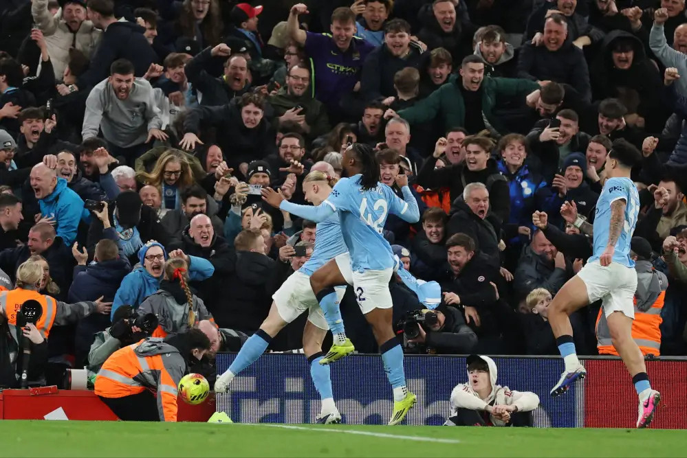 三冠王近在咫尺！曼城落后9分反成赢家心态，阿森纳领先却慌了神欧冠1/8决赛再度不