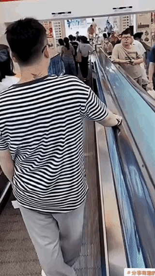 大爷开心的笑了，“要不我也整一套？”