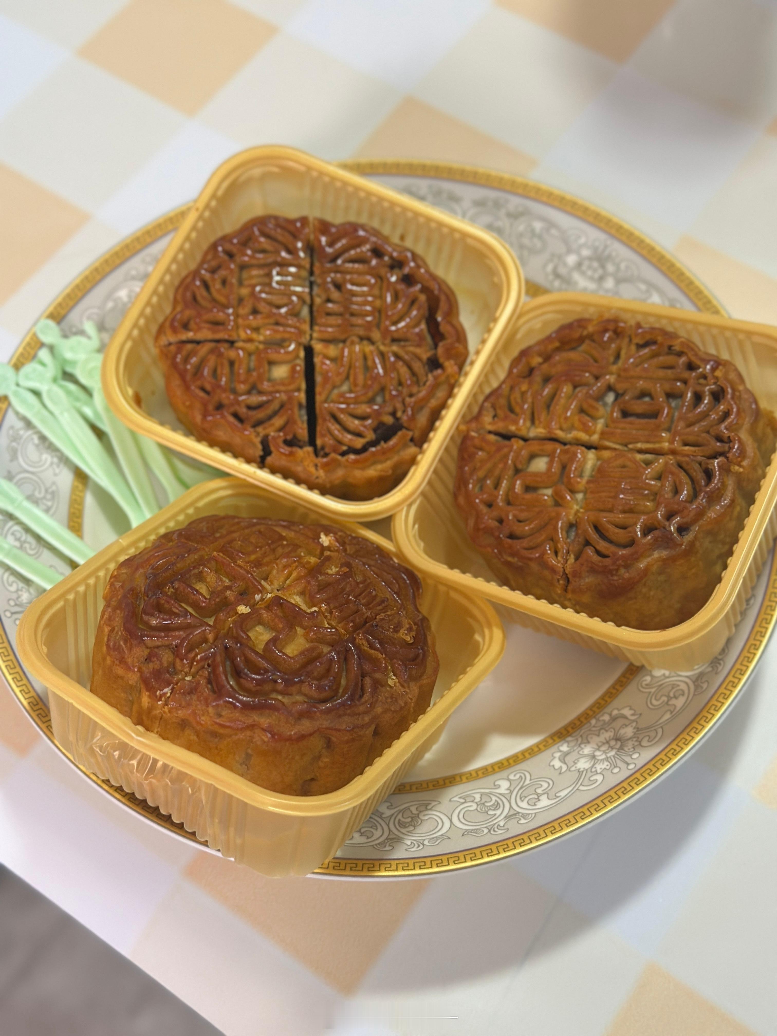肉丸日记📔大家中秋快乐呀都吃月饼了吗🥮​​​