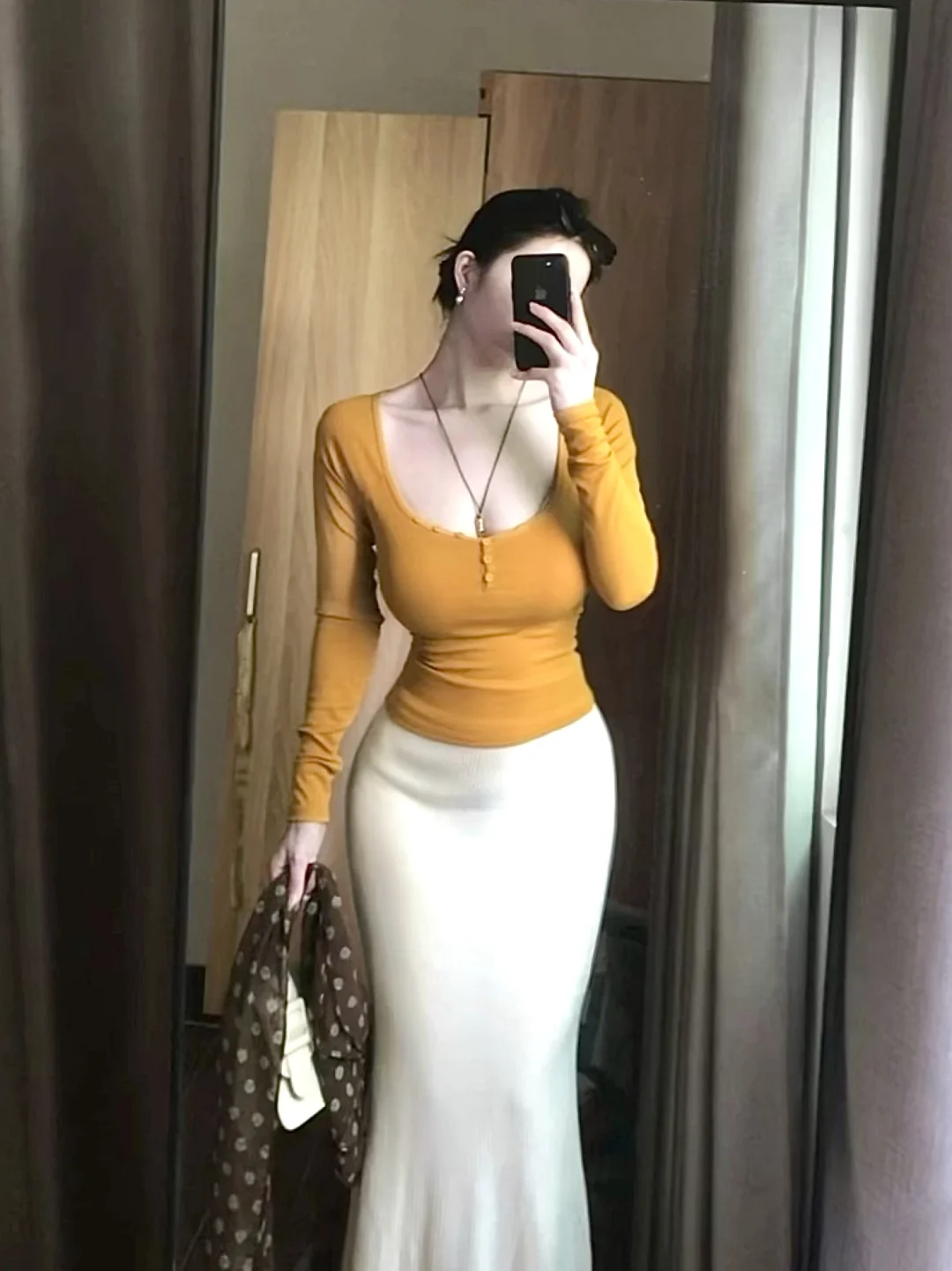 方领➕鱼尾裙 就很温柔气质美女感唉～
