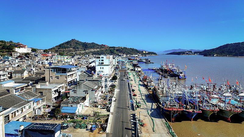这地方，三面环海、两港相拥，全县18个乡镇街道全都临海，海岸线将近1000公里。