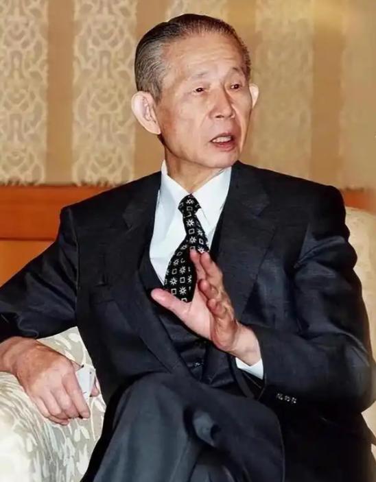 一位汽车专家说：手里有一百万，顶多拿二十万买车；要是只有五十万，轩逸卡罗拉就是你