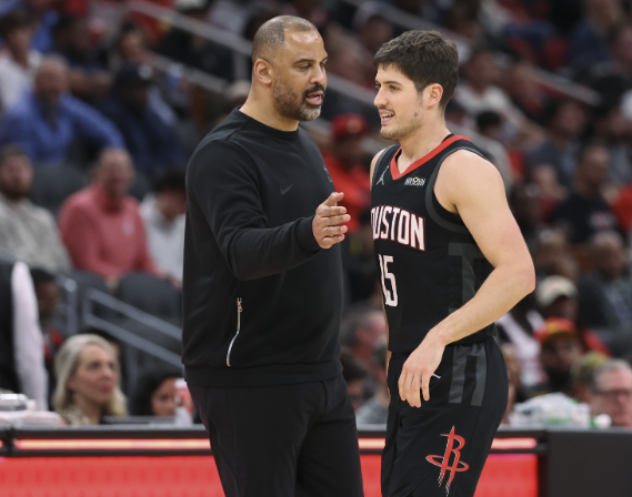 谢泼德第四节上去拿6分，为什么就被DNP了？不知道为啥，今天这比赛，看起来申