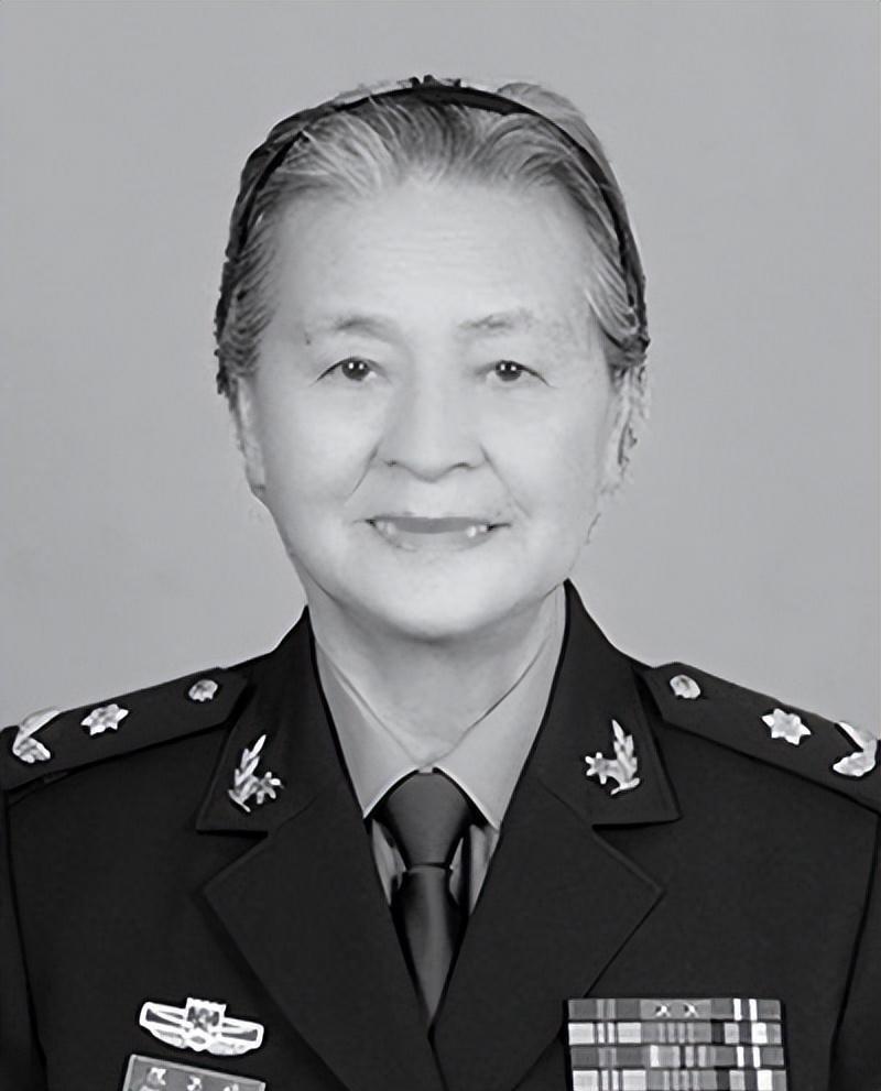 1972年，47岁的陈菊梅做了一个疯狂的决定：切掉阑尾，摘掉扁桃体，拔光满口牙齿