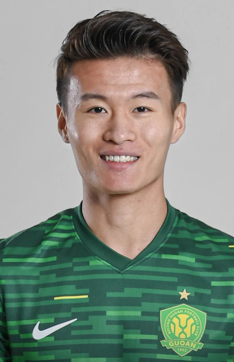 有球迷说国内球员不愿意留洋海外，主要是收入问题，国内和国外的收入差距太大。国内中