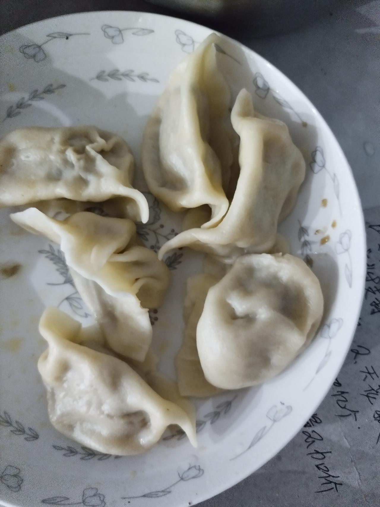 老两口幸福的小日子。我和老伴儿节俭又舒适的生活。今天晚上猪肉白菜馅儿饺子